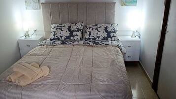 Iron/ironing board, Internet, bed sheets