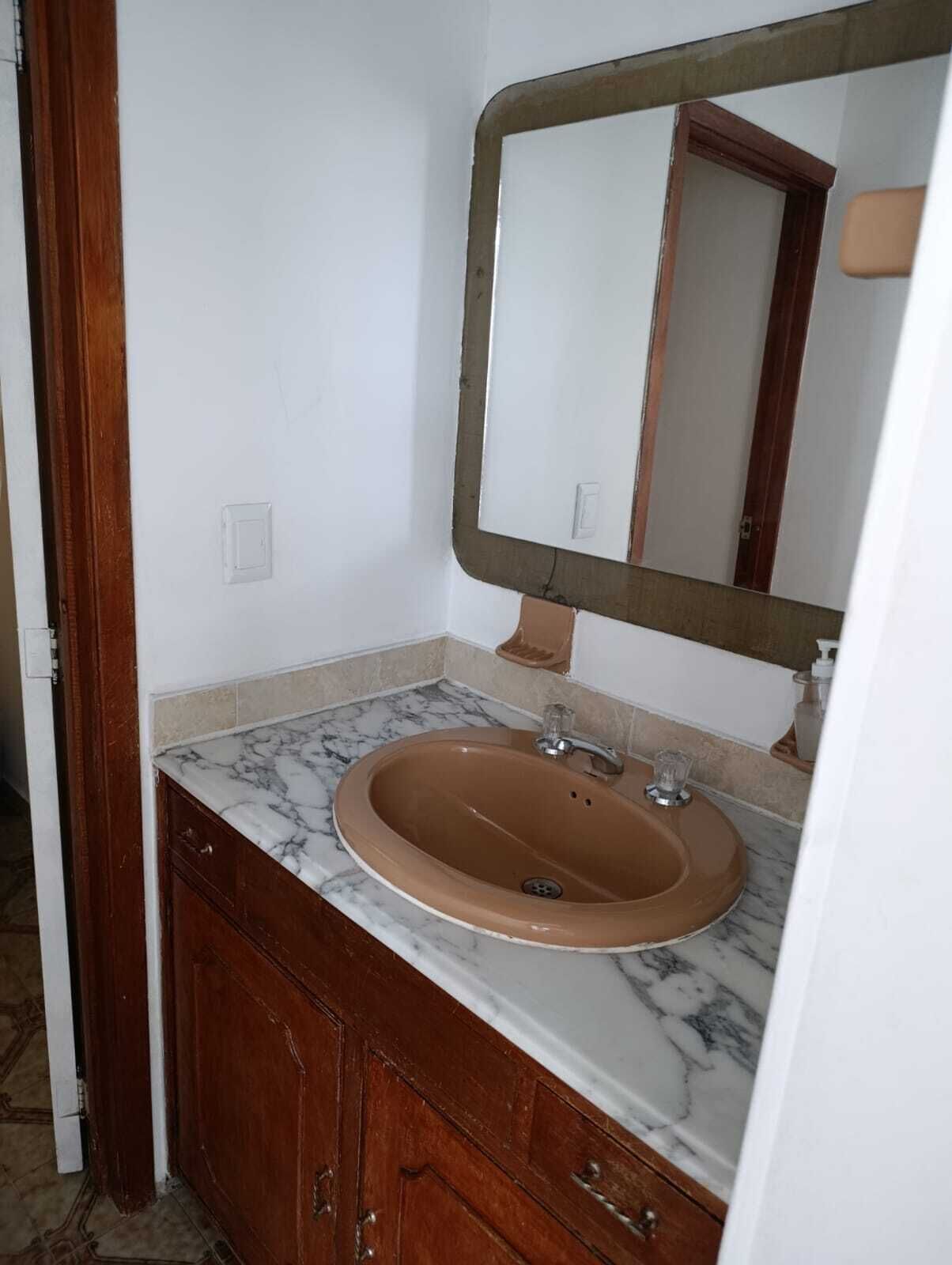 タオル、石鹸、トイレットペーパー