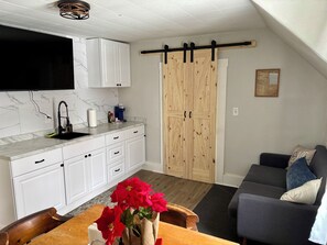 Living area - Charming Victorian Retreat in Quiet NH Town (Derry)