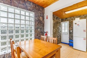 Dining - Goat's Retreat (São Mateus)