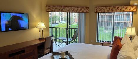 2 chambres, coffres-forts dans les chambres, fer et planche à repasser