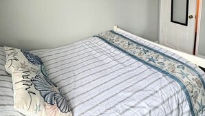 2 slaapkamers, een strijkplank/strijkijzer, gratis wifi, beddengoed