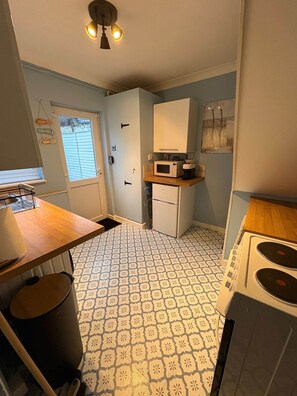 Frigorífic, microones, forn i placa de cuina 