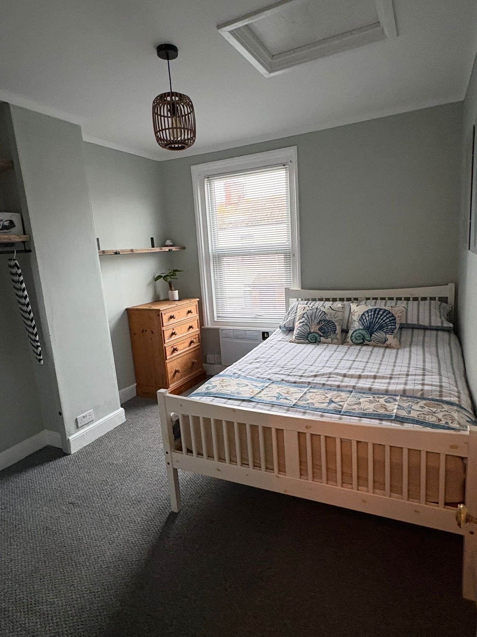 Fer et planche à repasser, Wi-Fi gratuit, draps fournis