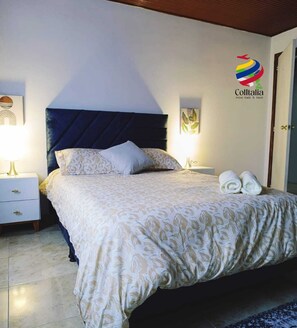 Tabla de planchar con plancha, Internet, ropa de cama