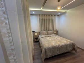 3 chambres, fer et planche à repasser, Wi-Fi, draps fournis