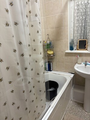 Towels, toilet paper - 1 bedroom house in the heart of manchester (Manchester)