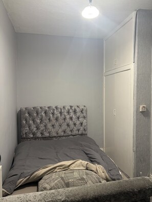 Iron/ironing board, WiFi, bed sheets - 1 bedroom house in the heart of manchester (Manchester)