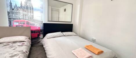 2 soverom, strykejern/-brett, wi-fi og sengetøy