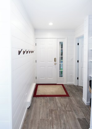Interior - RENOVATED JIMINY PEAK MOUNTAINSIDE CONDO
Designer Interiors • Walk to Slopes (Hancock)