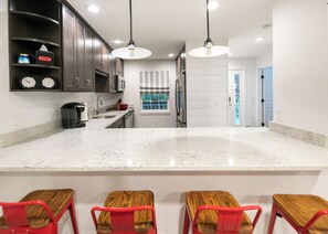 Microwave, stovetop, dishwasher - RENOVATED JIMINY PEAK MOUNTAINSIDE CONDO
Designer Interiors • Walk to Slopes (Hancock)