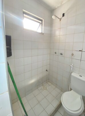 Shower, towels, soap, toilet paper - Greenhouse Cumbuco, a cozy house 3 minutes from the village. (Caucaia)