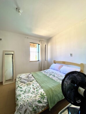 1 bedroom, WiFi, bed sheets - Greenhouse Cumbuco, a cozy house 3 minutes from the village. (Caucaia)