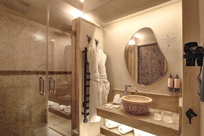 Deluxe Double Room, Private Bathroom | Free WiFi