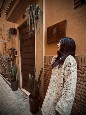 المنشأة من الخارج