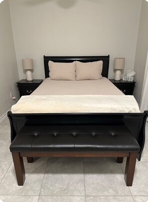Iron/ironing board, WiFi, bed sheets