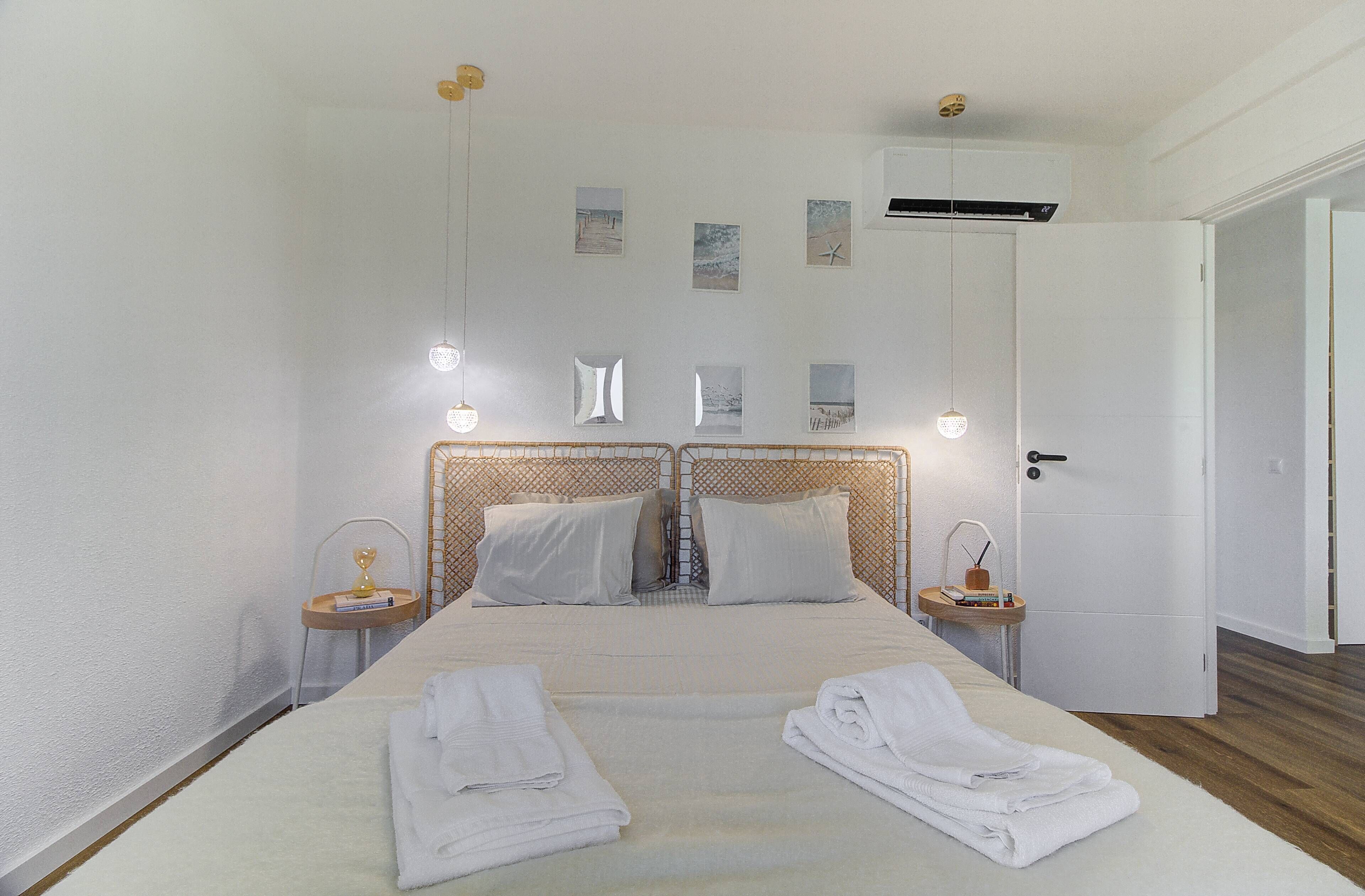 2 bedrooms, iron/ironing board, internet, bed sheets