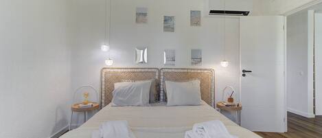 2 bedrooms, iron/ironing board, internet, bed sheets