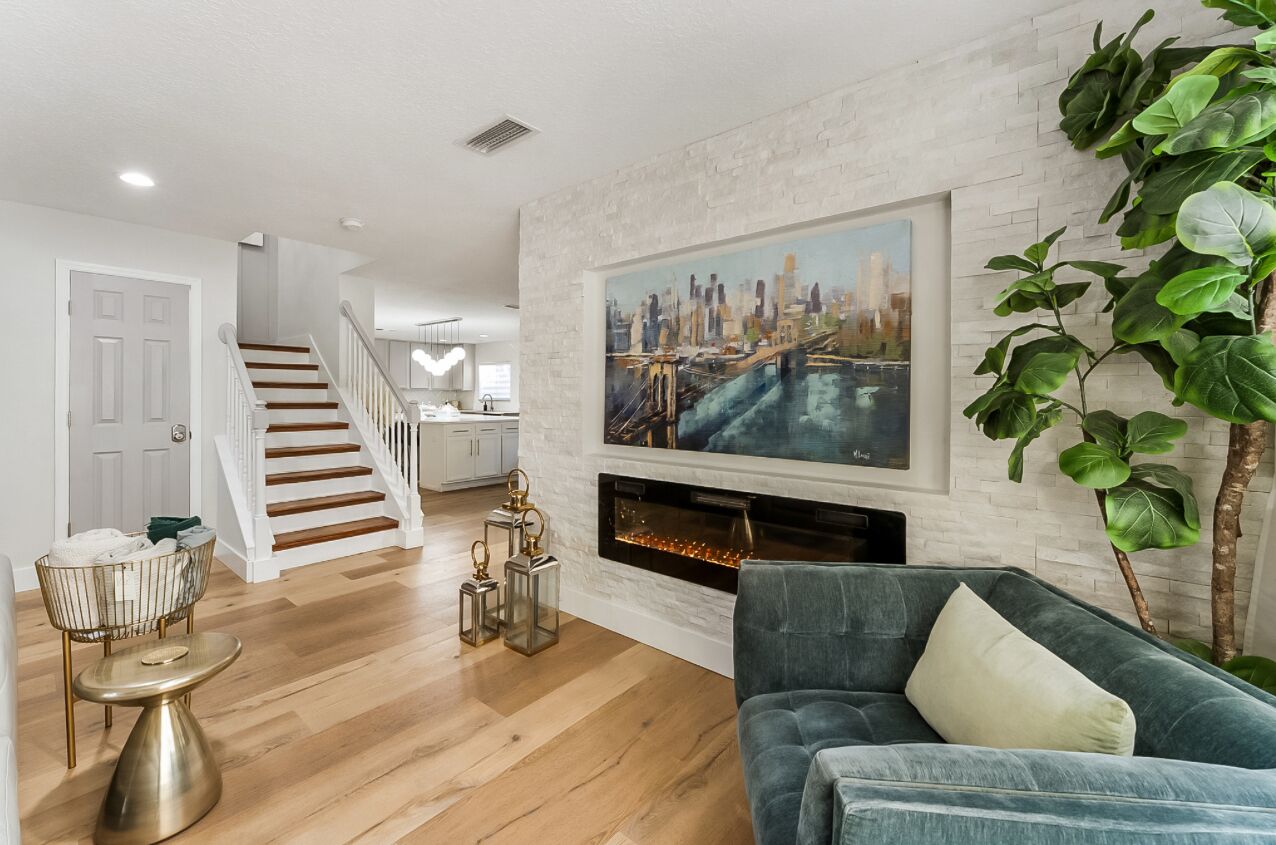 TV connectée, cheminée, jeux vidéo, baby-foot