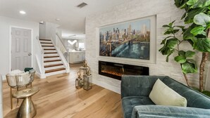 Smart TV, fireplace, video games, table football -  Art Inspired Coastal Retreat in Ponte Vedra Near Beach Ideal for Families (Nocatee)
