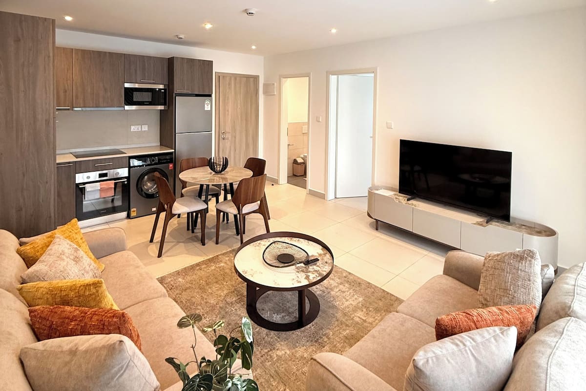 豪華公寓, 城市景 | 客廳 | 50 吋智能電視連數碼電視頻道