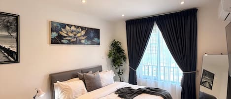 Deluxe Apartment, City View | Laptop workspace, soundproofing, iron/ironing board, free WiFi