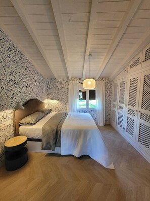3 bedrooms, travel crib, free WiFi, bed sheets