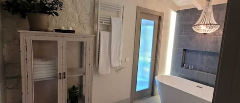 Dusche, Handtücher, Seife, Shampoo