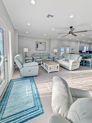 Smart TV - Launch Away on Copano Bay | Private Boat Launch 🚤 (Rockport,)