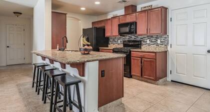 Nice 3-bedroom house with AC in charming Ridgecrest