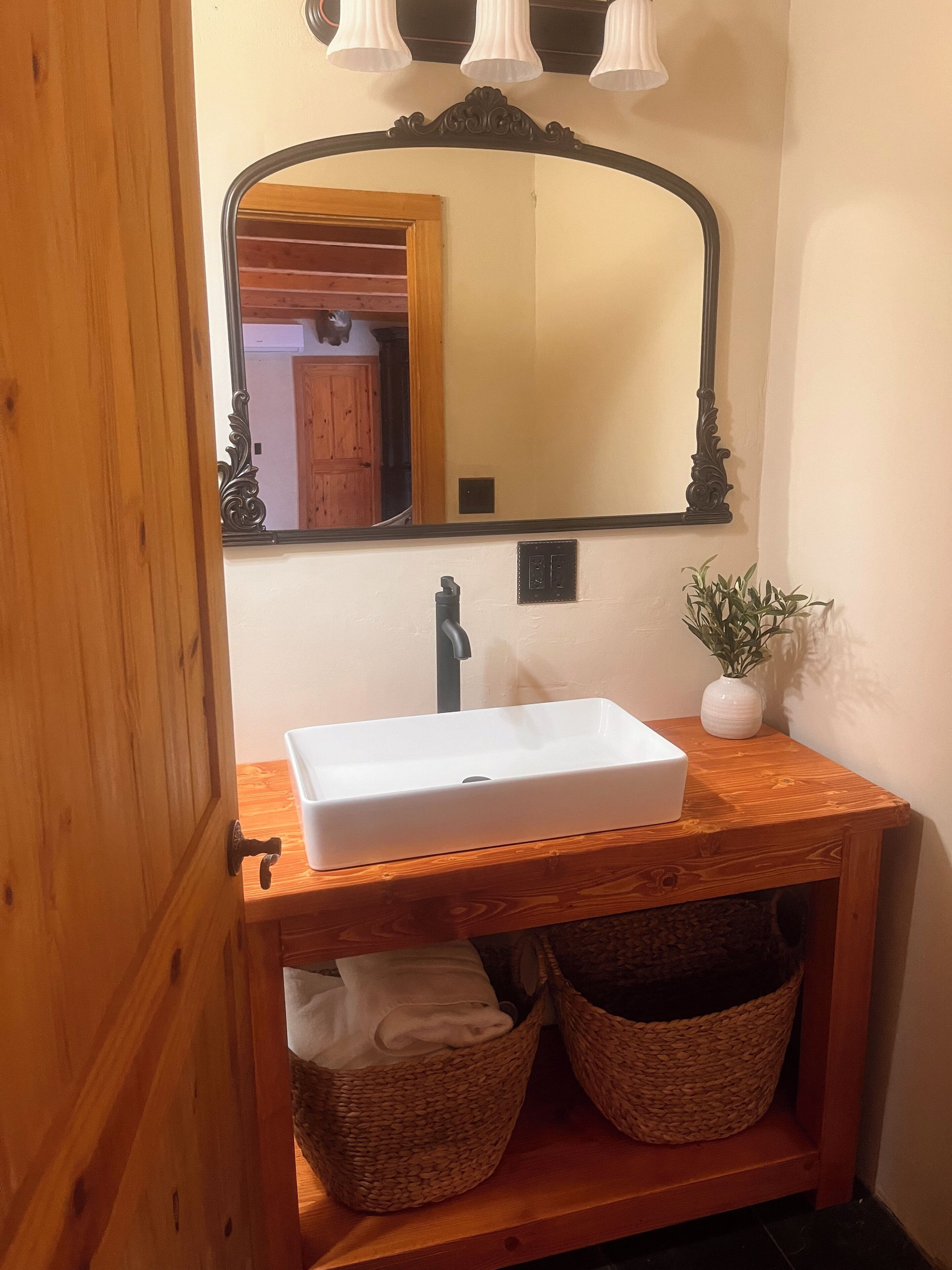 吹风机、毛巾、肥皂、卫生纸