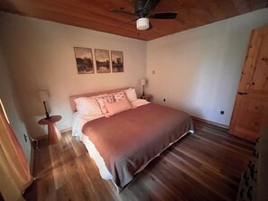 1 habitación, tabla de planchar con plancha, wifi y ropa de cama 