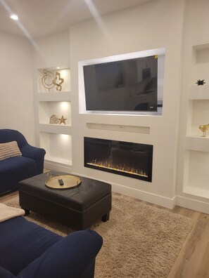 Interior - The Tree Nest - Modern private suite
5 minutes to golfing, lakes and amenities (Langford)