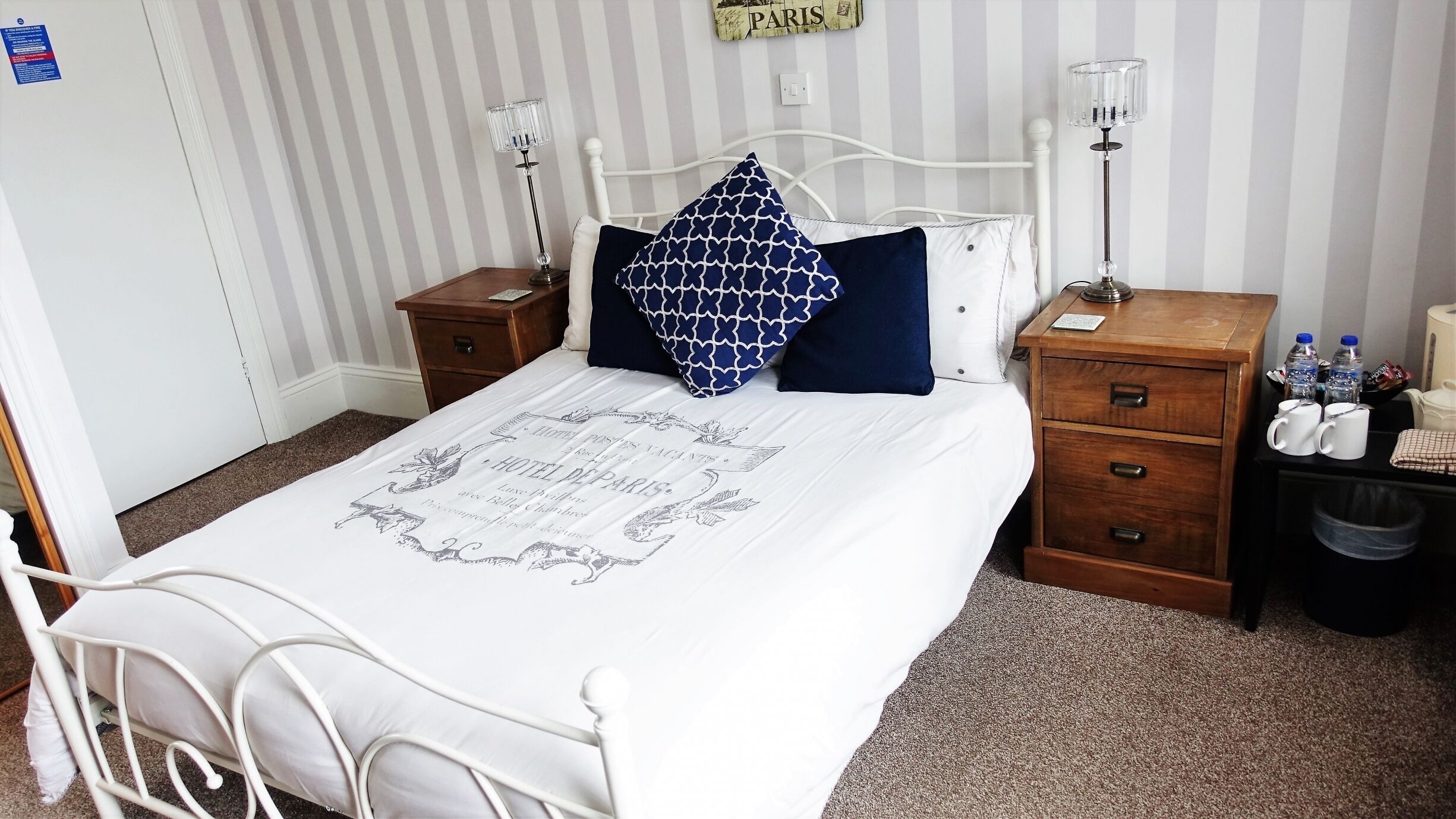 Kahden hengen luksushuone | Silitysrauta/-lauta, ilmainen Wi-Fi, pääsy pyörätuolilla