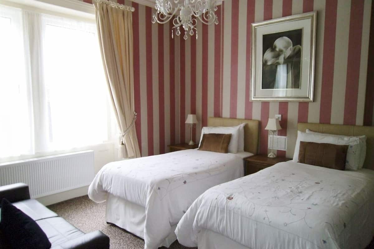 Superior Double or Twin Room, Courtyard View | Iron/ironing board, free WiFi