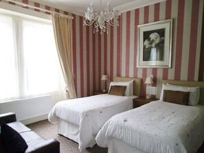 Superior Double or Twin Room, Courtyard View | Iron/ironing board, free WiFi - Oakover guest house (Weston-super-Mare)