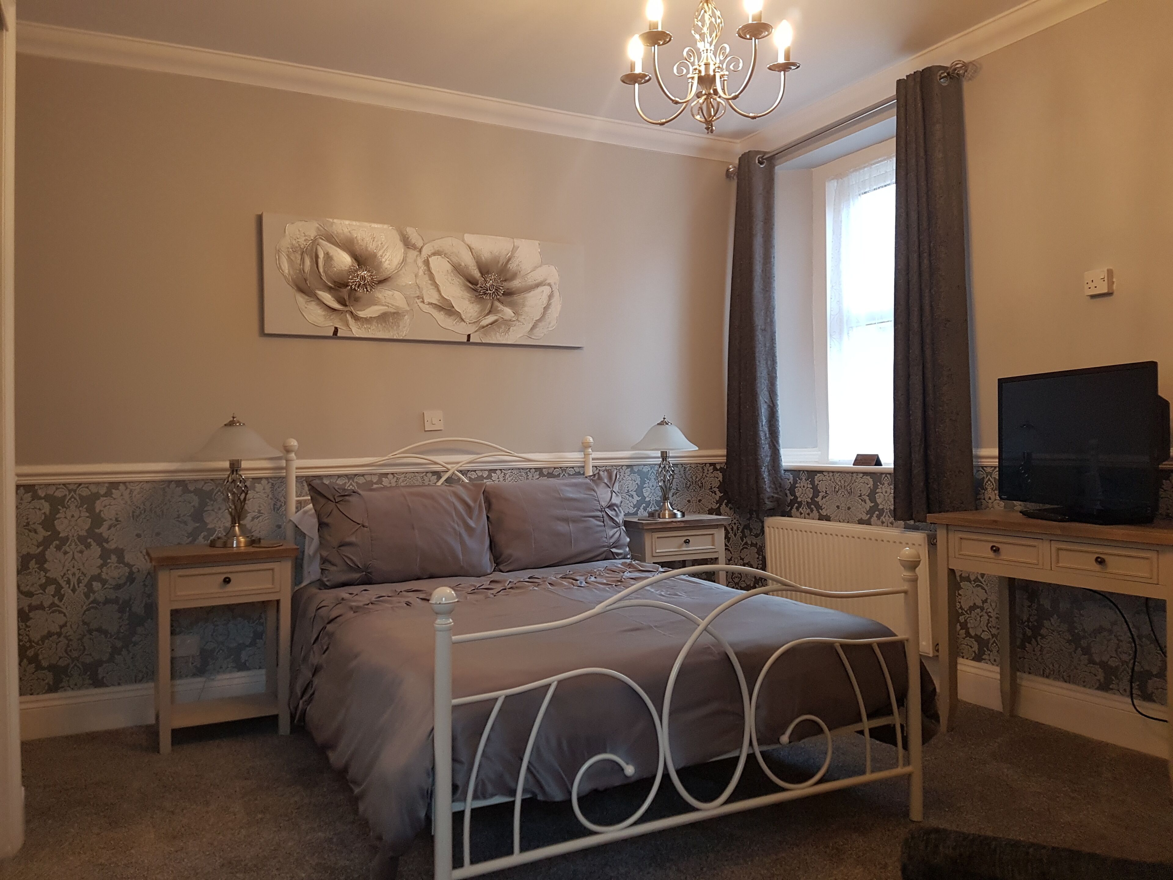 Kahden hengen superior-huone | Silitysrauta/-lauta, ilmainen Wi-Fi, pääsy pyörätuolilla