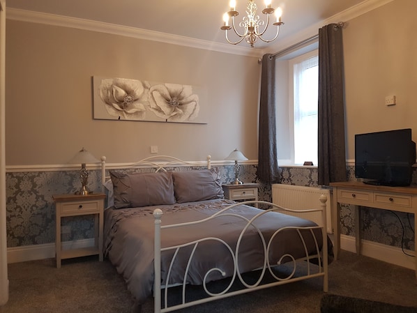 Superior Double Room | Iron/ironing board, free WiFi, wheelchair access