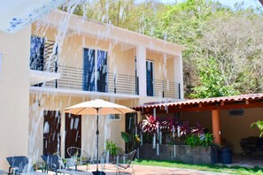 Exterior - Altamar Playa La Ropa - 5 Bedrooms - 10 King - Swimming Pool - 400 m Beach - 20 People (Zihuatanejo)