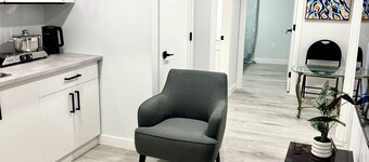 Blissful 2 bedroom basement in Winnipeg with Wifi, AC