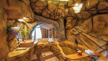 Signature Room, Balcony | Desk, laptop workspace, free WiFi