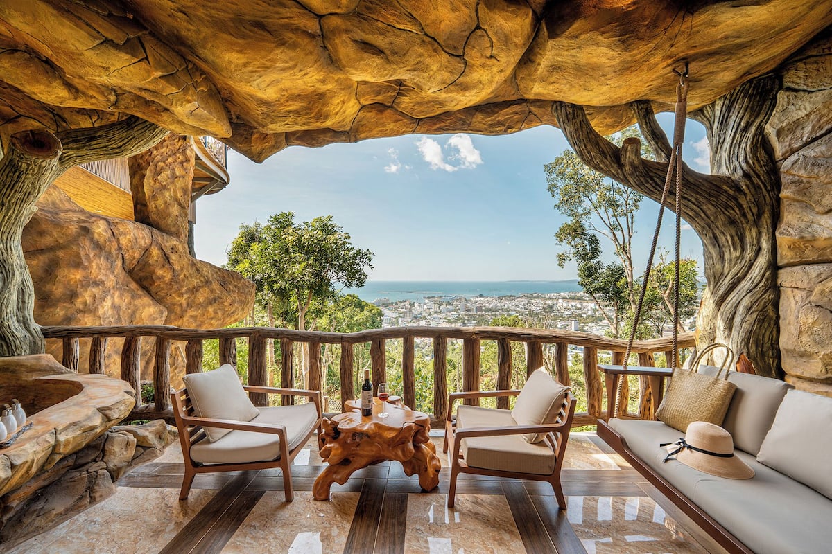 Signature Room, Balcony | Desk, laptop workspace, free WiFi, bed sheets