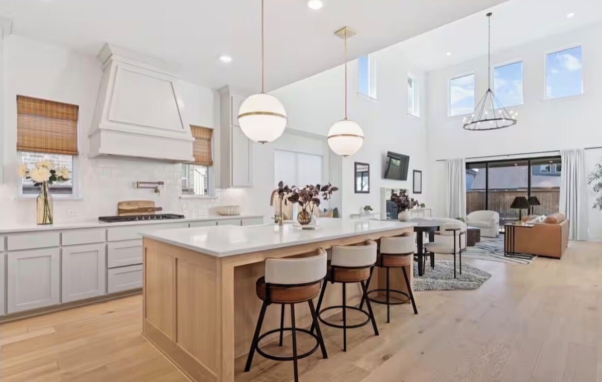 Mikrobølgeovn, ovn, kokeplater og oppvaskmaskin