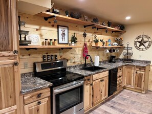Private kitchen - Cozy 1-bedroom hideaway in Hill City, SD (Hill City)