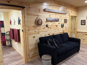 Interior - Cozy 1-bedroom hideaway in Hill City, SD (Hill City)