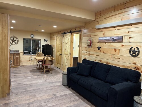 Cozy 1-bedroom hideaway in Hill City, SD