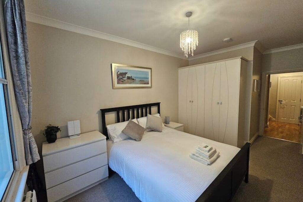 1 bedroom, in-room safe, iron/ironing board, free WiFi