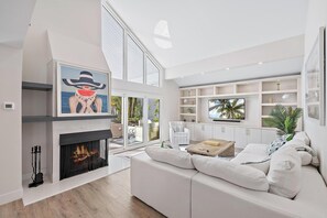 Living area - Beachside Elegance Just a Short Walk from the Ocean (Jupiter)