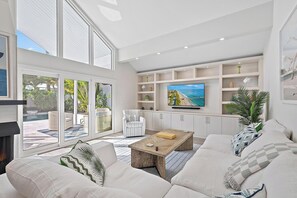 Living area - Beachside Elegance Just a Short Walk from the Ocean (Jupiter)
