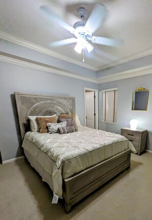 3 habitaciones, escritorio, tabla de planchar con plancha y wifi gratis